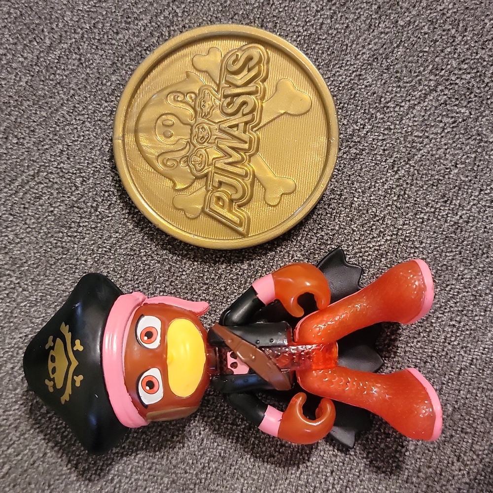 Pj Masks Owlette Pirate Power figurine with coin